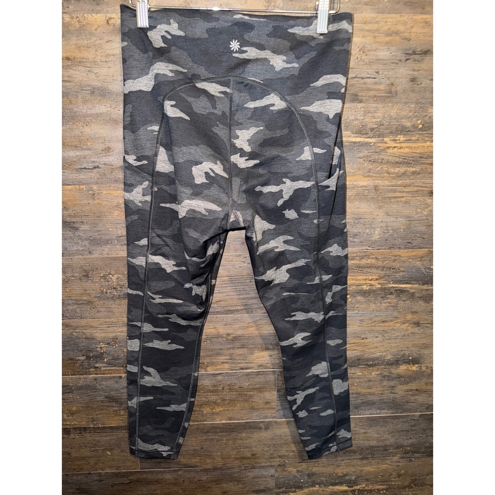 Athleta Ultimate Camo 7/8 Tight Grey Black Camouflage Leggings Pockets 531773 M